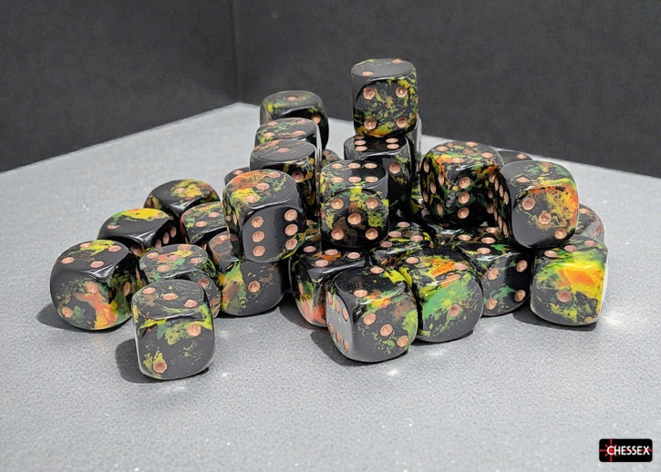Chessex Brush™ Deep Forest™/gold 12mm Dice Block™ (24805)