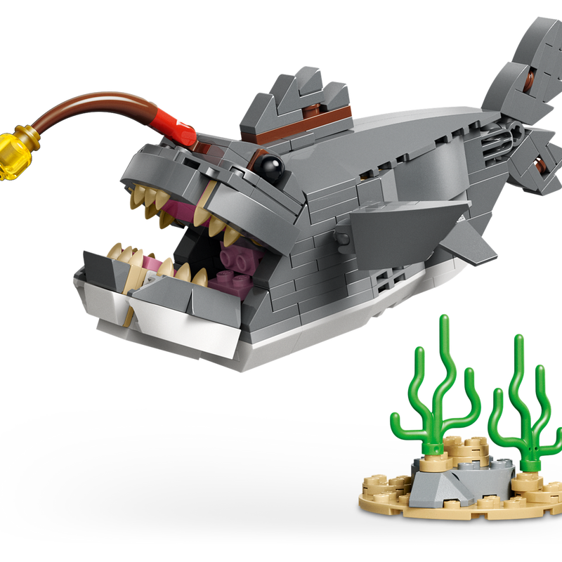 Fierce Shark with a Treasure Chest (31381)