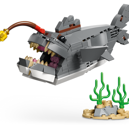 Fierce Shark with a Treasure Chest (31381)