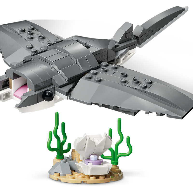 Fierce Shark with a Treasure Chest (31381)