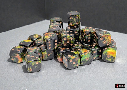 Chessex Brush™ Deep Forest™/gold 12mm Dice Block™ (24805)