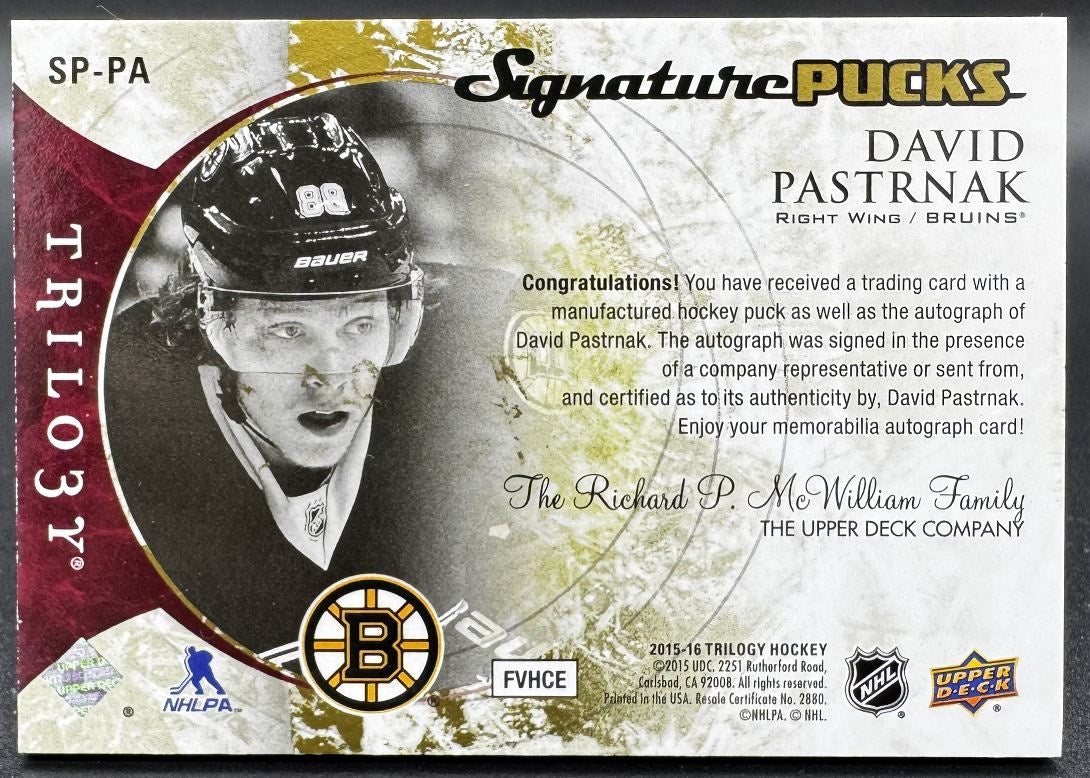 Rondelles UD Trilogy Signature 2015-16, logos principaux, autographe de David Pastrnak