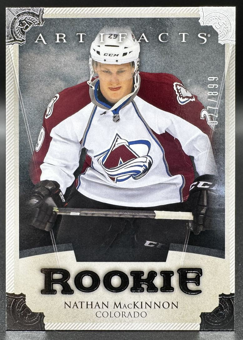 Carte de recrue Nathan MacKinnon, Colorado Avalanche, édition 2013-14 UD Artifacts /899