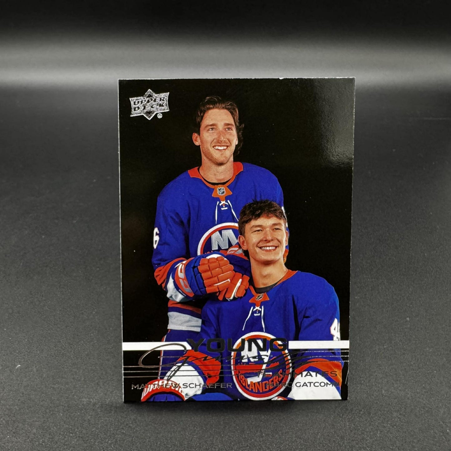 2025-26 UD Young Guns Matthew Schaefer - Gatcomb 499 Teammates RC Good