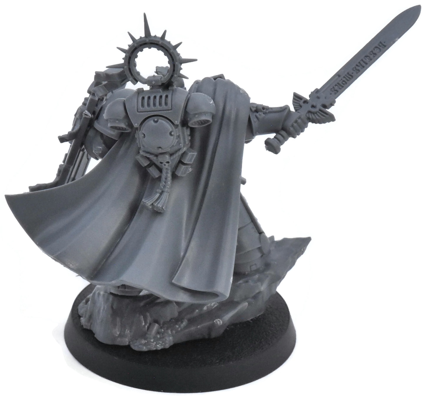 SPACE MARINES Captain With Relic Shield Armageddon Warhammer 40K Assembled