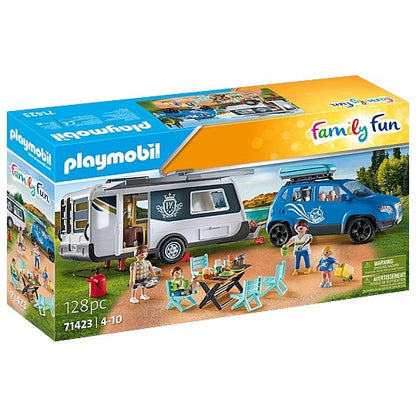 Famille avec voiture et caravane (71423)