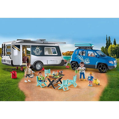 Famille avec voiture et caravane (71423)
