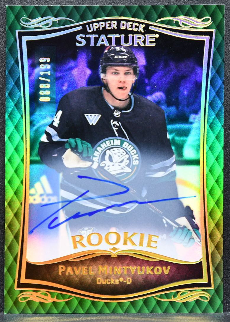 2023-24 Upper Deck Stature Auto Green Pavel Mintyukov 49 Ducks Auto 088/199 3486