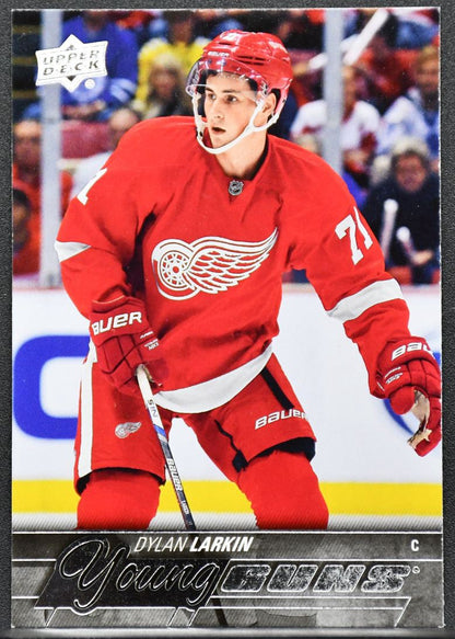 2015-16 Upper Deck Series 1 Young Guns Dylan Larkin 228 Detroit Red Wings RC 6415