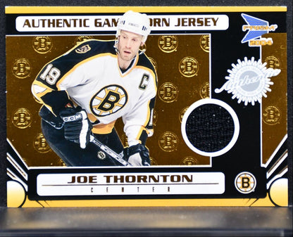2003-04 Pacific Prism Jersey Joe Thornton 105 Boston Bruins 080/685 Jersey 4541