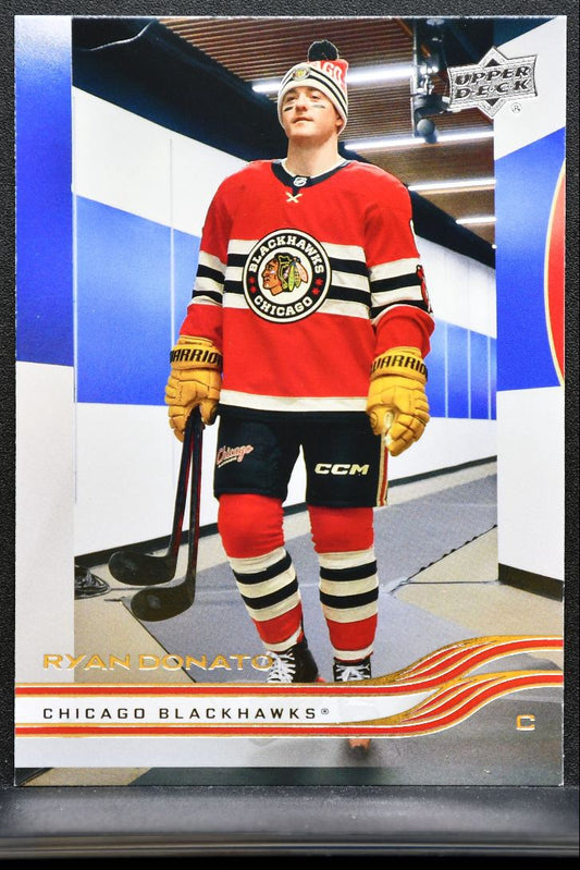 2025-26 UD Extended Series Outdoor Photo Variation Ryan Donato Blackhawks 7467