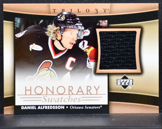 2005-06 UD Trilogy Honorary Swatches Daniel Alfredsson Senators Jersey 3155
