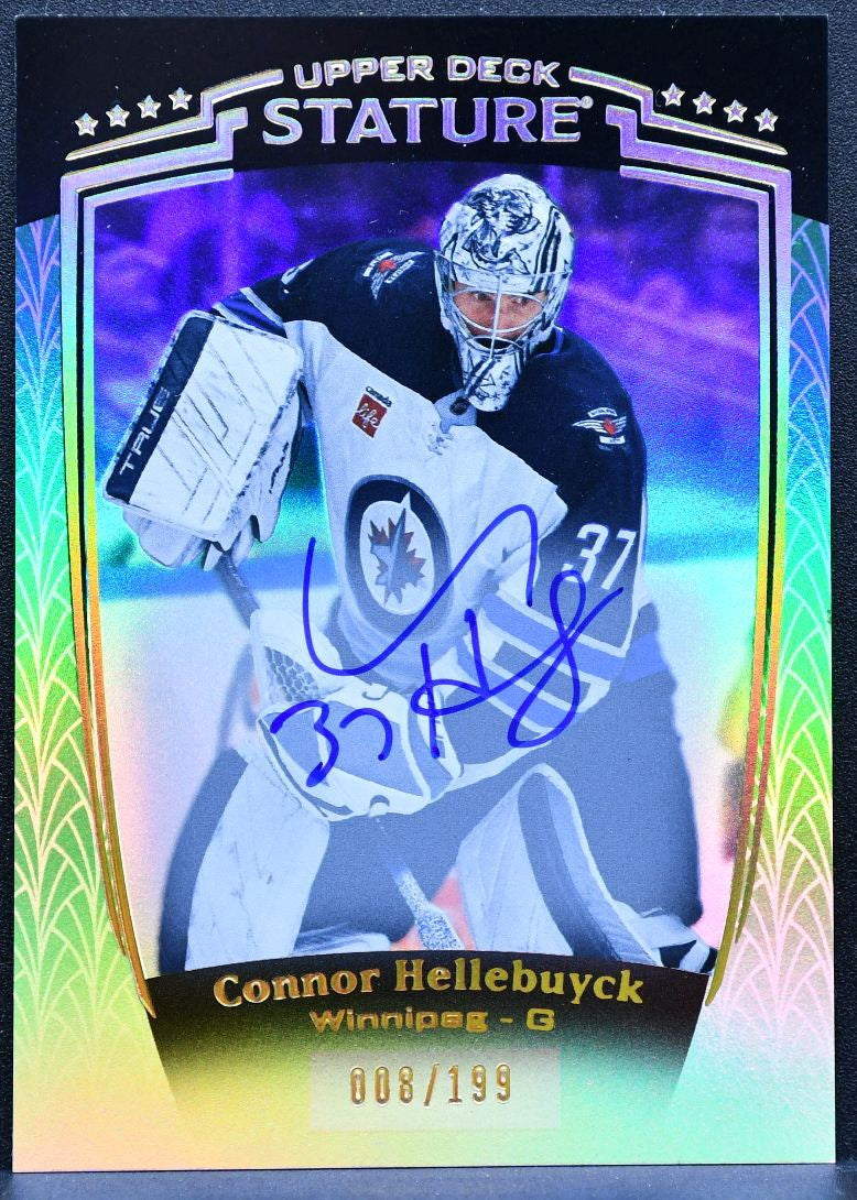 2024-25 Upper Deck Stature Auto Green Connor Hellebuyck 3 Jets Auto 008/199 8129