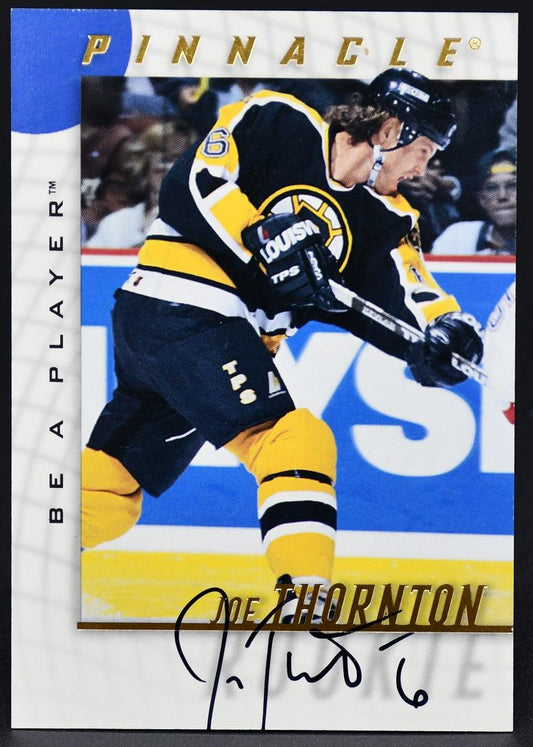 Carte auto-réservée Pinnacle 1997-98 « Be a Player » de Joe Thornton (n° 232).
