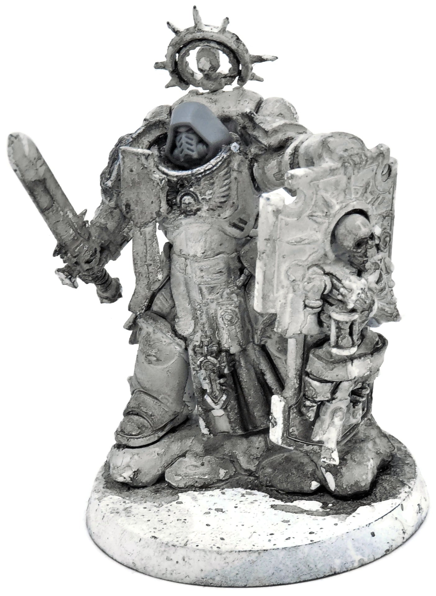 Capitaine des Space Marines avec bouclier relique n° 1 Warhammer 40K 0241