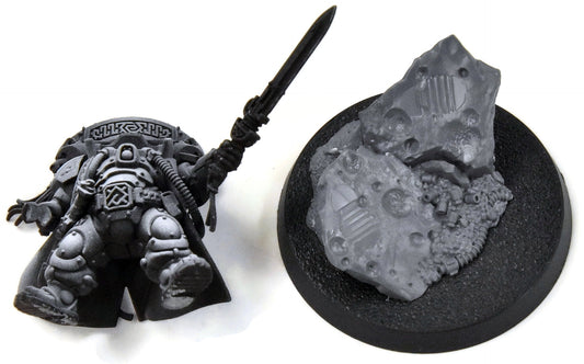 LEAGUES OF VOTANN Uthar The Destined #1 missing head and arm INCOMPLETE