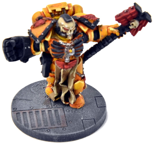 SPACE MARINES Imperial Fist Chaplain #1 METAL Warhammer 40K